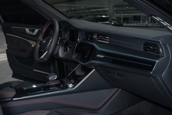 أسود Audi RS6, 2021 للإيجار في دبي 3
