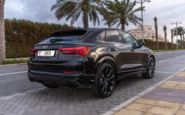 أسود Audi RSQ3, 2021 للإيجار في دبي 0