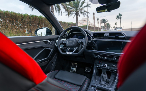 Аренда Черный Audi RSQ3, 2021 в Дубае 4