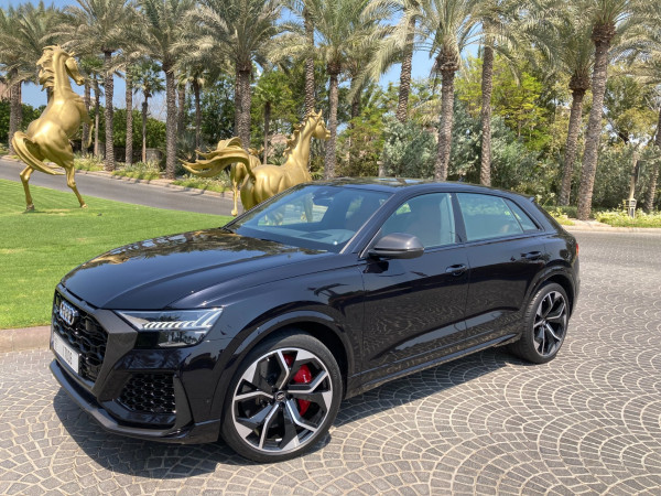 أسود Audi RSQ8, 2021 للإيجار في دبي 4