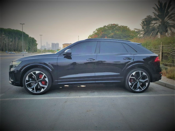 أسود Audi RSQ8, 2021 للإيجار في دبي 5