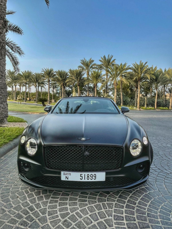 أسود Bentley GTC 1st Edition, 2020 للإيجار في دبي 0
