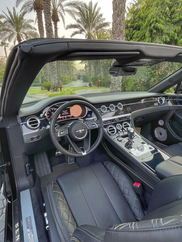 أسود Bentley GTC 1st Edition, 2020 للإيجار في دبي 4