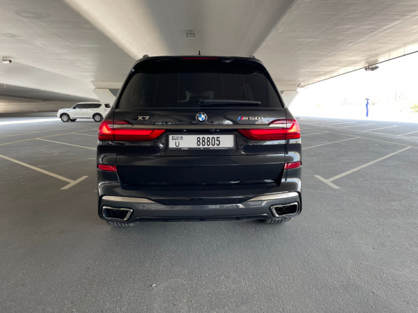 أسود BMW X7 M50i, 2021 للإيجار في دبي 2