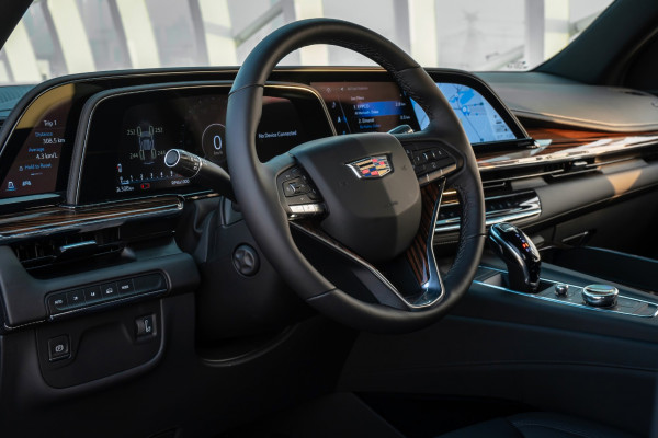 Noir Cadillac Escalade Black Edition, 2021 à louer à Dubaï 2