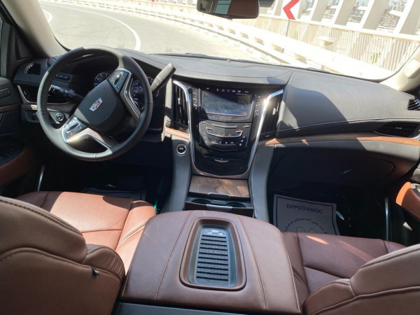 أسود Cadillac Escalade XL, 2020 للإيجار في دبي 2