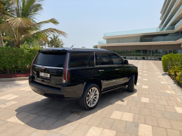 Noir Cadillac Escalade, 2019 à louer à Dubaï 4