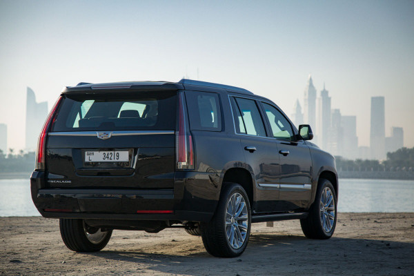 Schwarz Cadillac Escalade, 2020 für Miete in Dubai 0