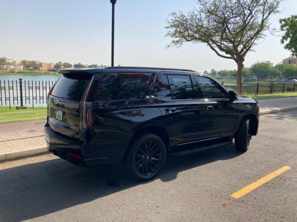 أسود Cadillac Escalade, 2021 للإيجار في دبي 0