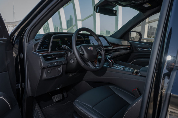 أسود Cadillac Escalade, 2021 للإيجار في دبي 2