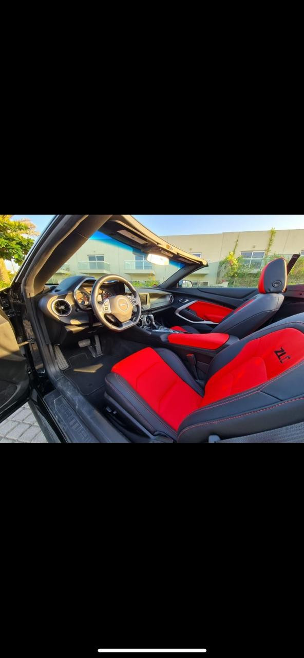 Noir Chevrolet Camaro cabrio, 2022 à louer à Dubaï 0
