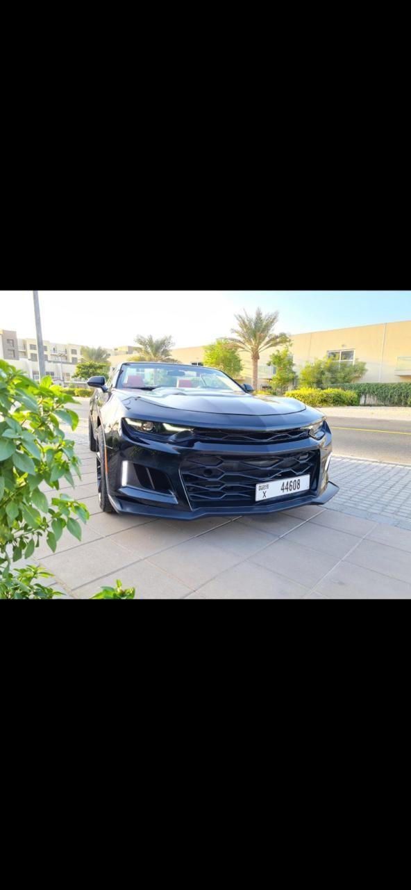 أسود Chevrolet Camaro cabrio, 2022 للإيجار في دبي 2