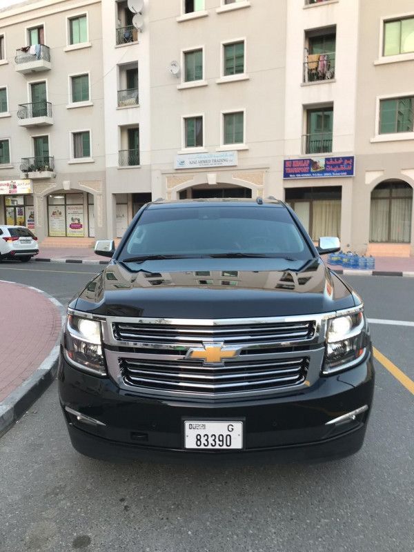 أسود Chevrolet Suburban, 2020 للإيجار في دبي 0