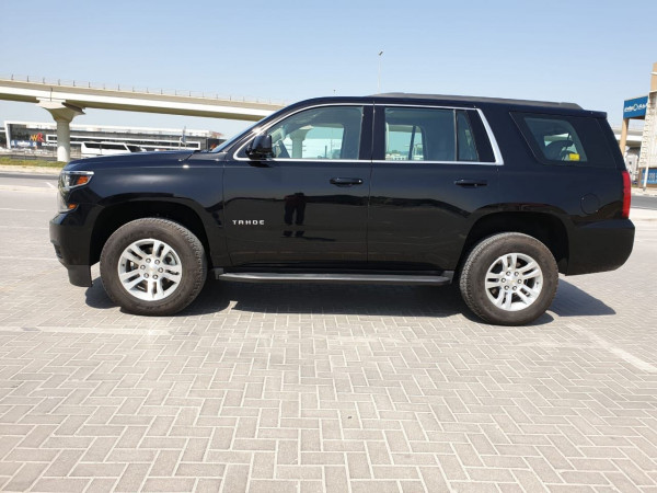 أسود Chevrolet Tahoe, 2018 للإيجار في دبي 0