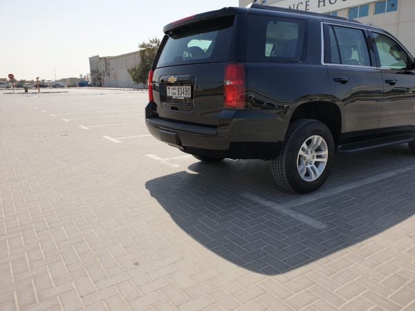 أسود Chevrolet Tahoe, 2018 للإيجار في دبي 2