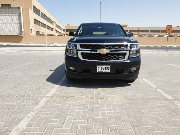 أسود Chevrolet Tahoe, 2018 للإيجار في دبي 4