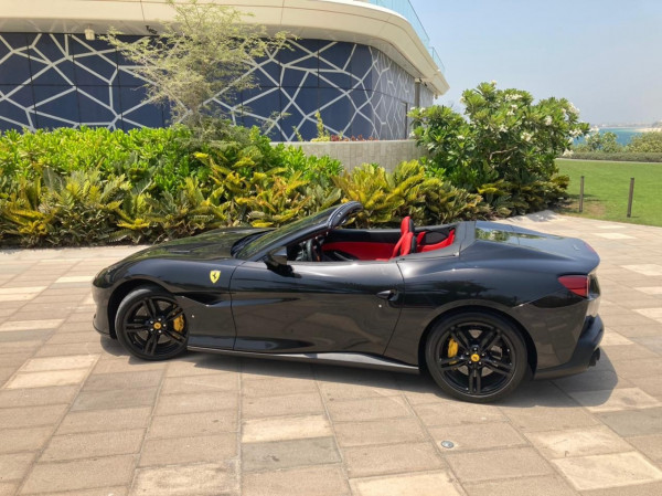 أسود Ferrari Portofino Rosso, 2020 للإيجار في دبي 1
