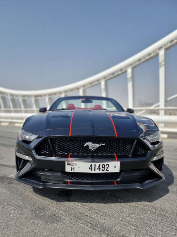 Аренда Черный Ford Mustang Eco Boost cabrio, 2019 в Дубае 0