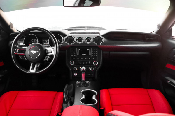 أسود Ford Mustang V4 with GT Bodykit & Custom Exhaust System, 2018 للإيجار في دبي 4