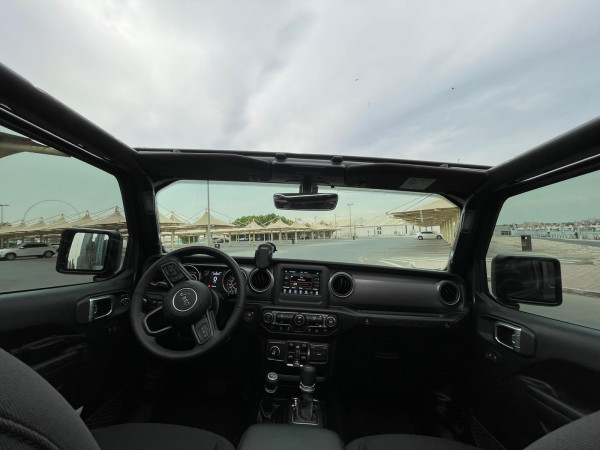 أسود Jeep Wrangler, 2021 للإيجار في دبي 9