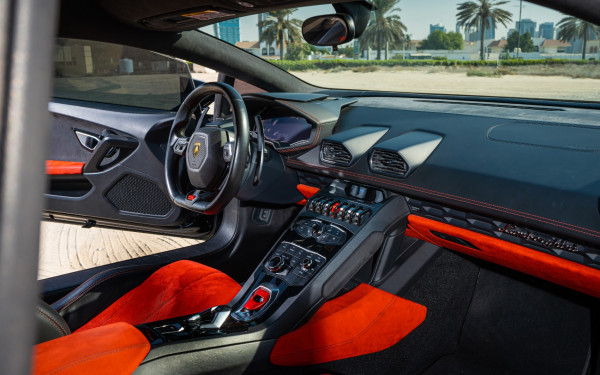 Аренда Черный Lamborghini Huracan, 2016 в Дубае 5