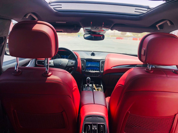 Аренда Черный Maserati Levante, 2019 в Дубае 6