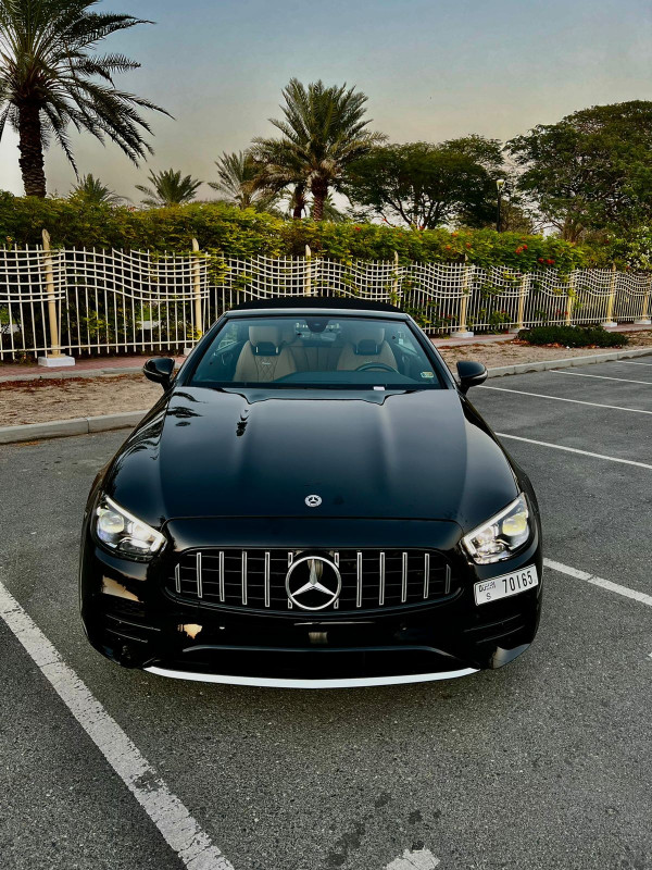 أسود Mercedes E450 Convertible, 2020 للإيجار في دبي 1