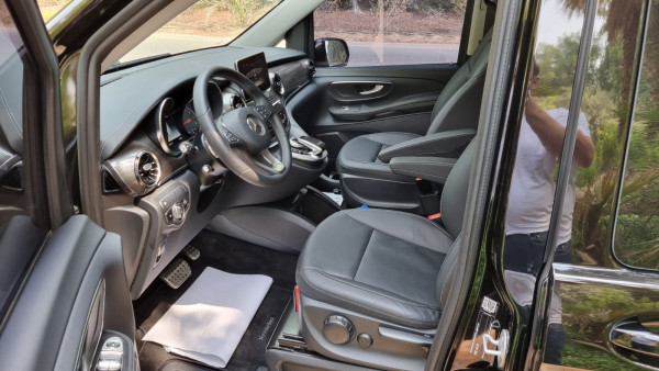 Negro Mercedes V250 full option, 2020 en alquiler en Dubai 0