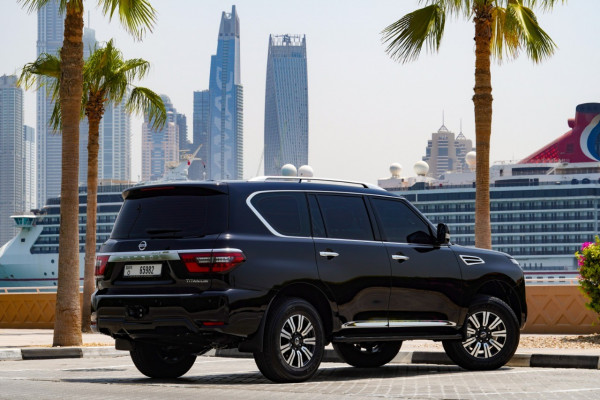 أسود Nissan Patrol Titanium, 2021 للإيجار في دبي 0