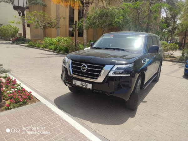 أسود Nissan Patrol, 2020 للإيجار في دبي 0