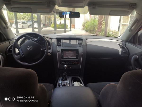 黑色 Nissan Patrol, 2020 迪拜汽车租凭 1