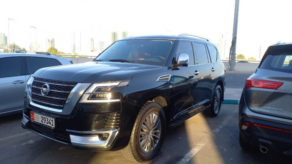 黑色 Nissan Patrol V8, 2021 迪拜汽车租凭 2
