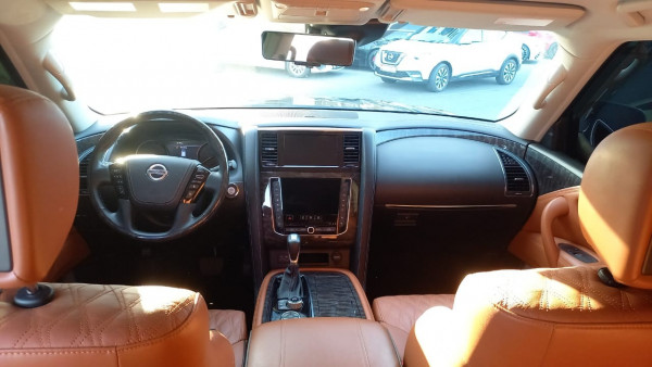 黑色 Nissan Patrol V8, 2021 迪拜汽车租凭 3