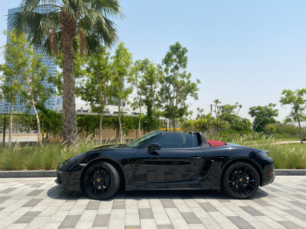 Аренда Черный Porsche Boxster 718 2022, 2022 в Дубае 1