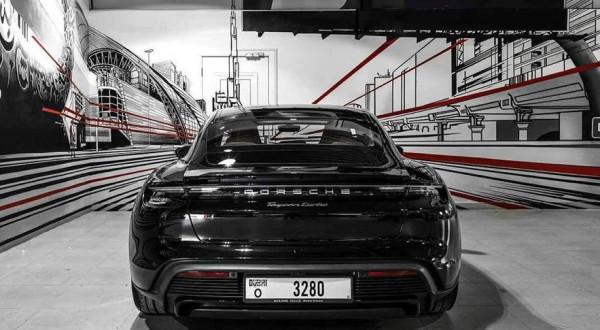 أسود Porsche Taycan Turbo, 2021 للإيجار في دبي 1