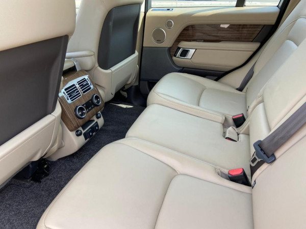 أسود Range Rover Vogue HSE, 2019 للإيجار في دبي 2