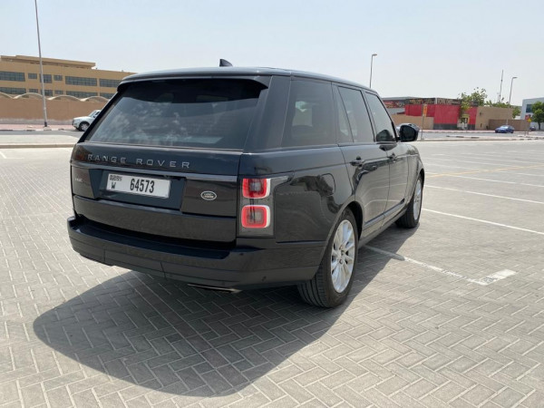 Black Range Rover Vogue HSE, 2019 for rent in Dubai 9