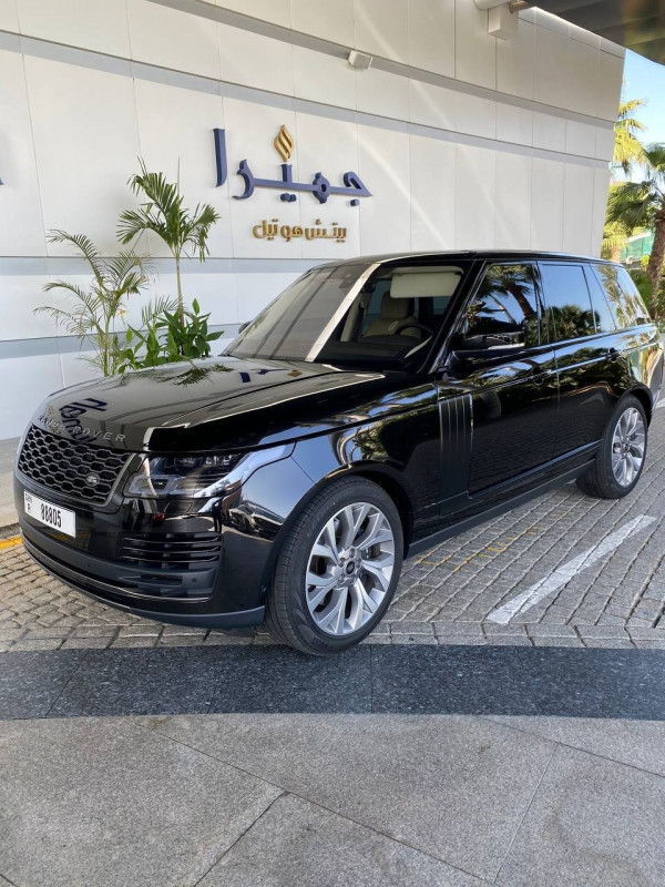 Noir Range Rover Vogue V6, 2021 à louer à Dubaï 1