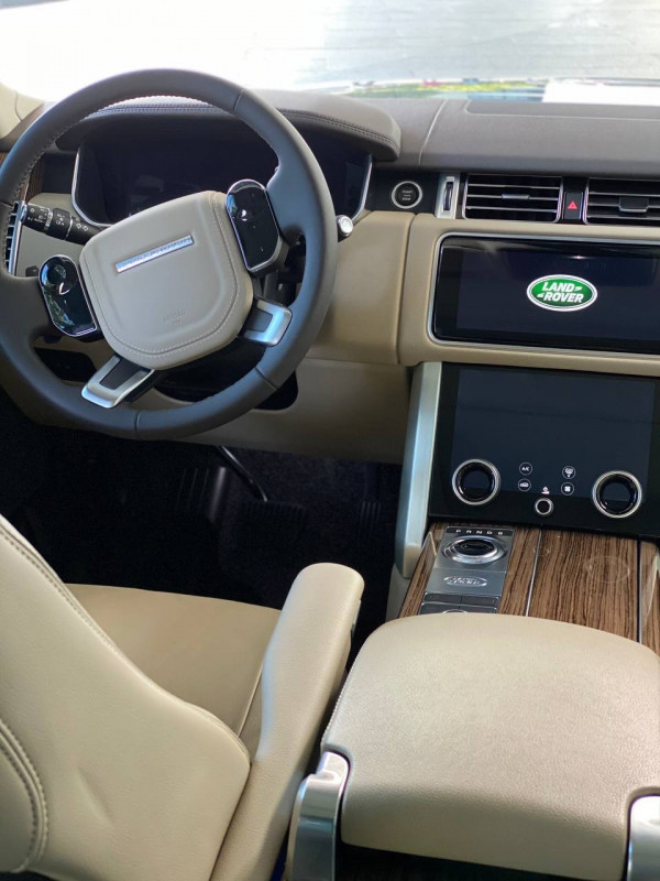 أسود Range Rover Vogue V6, 2021 للإيجار في دبي 4