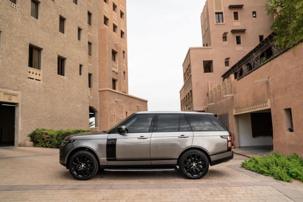 Negro Range Rover Vogue, 2019 en alquiler en Dubai 4