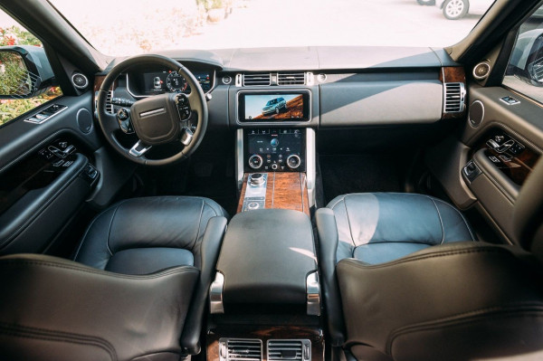 أسود Range Rover Vogue, 2019 للإيجار في دبي 5