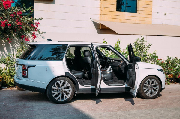 أسود Range Rover Vogue, 2019 للإيجار في دبي 9