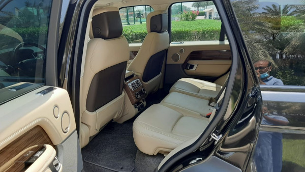 أسود Range Rover Vogue, 2019 للإيجار في دبي 2
