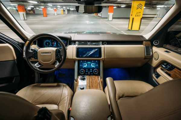 Black Range Rover Vogue, 2019 for rent in Dubai 4