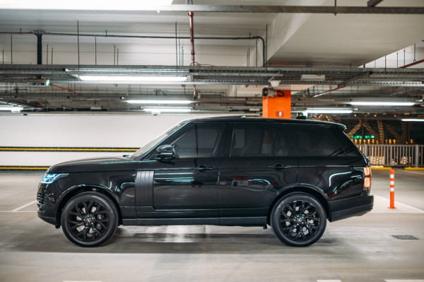 Black Range Rover Vogue, 2019 for rent in Dubai 9