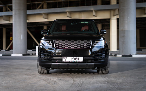 أسود Range Rover Vogue, 2020 للإيجار في دبي 0