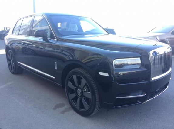 Black Rolls Royce Cullinan, 2020 for rent in Dubai 0