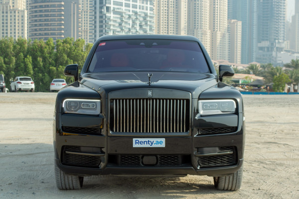 أسود Rolls Royce Cullinan- BLACK BADGE, 2021 للإيجار في دبي 6