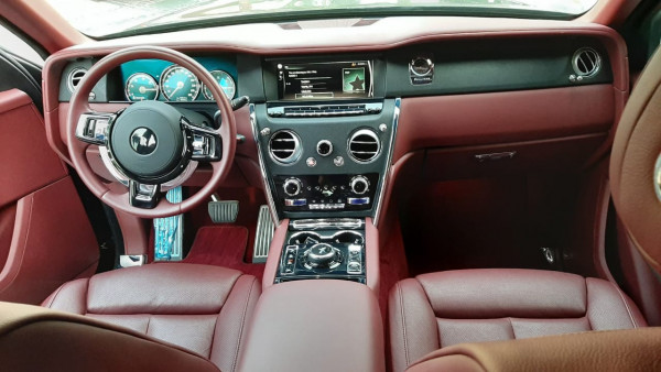 Black Rolls Royce Cullinan, 2020 for rent in Dubai 4