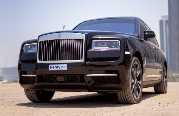 أسود Rolls Royce Cullinan, 2020 للإيجار في دبي 2